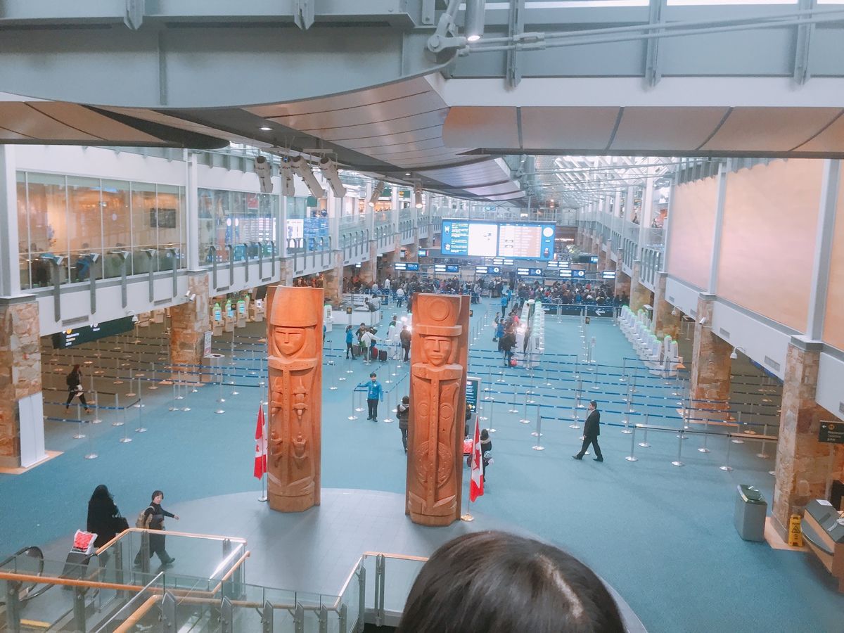 バンクーバー到着🇨🇦
空港ではじめての買い物。
トランジットがあったけどか...