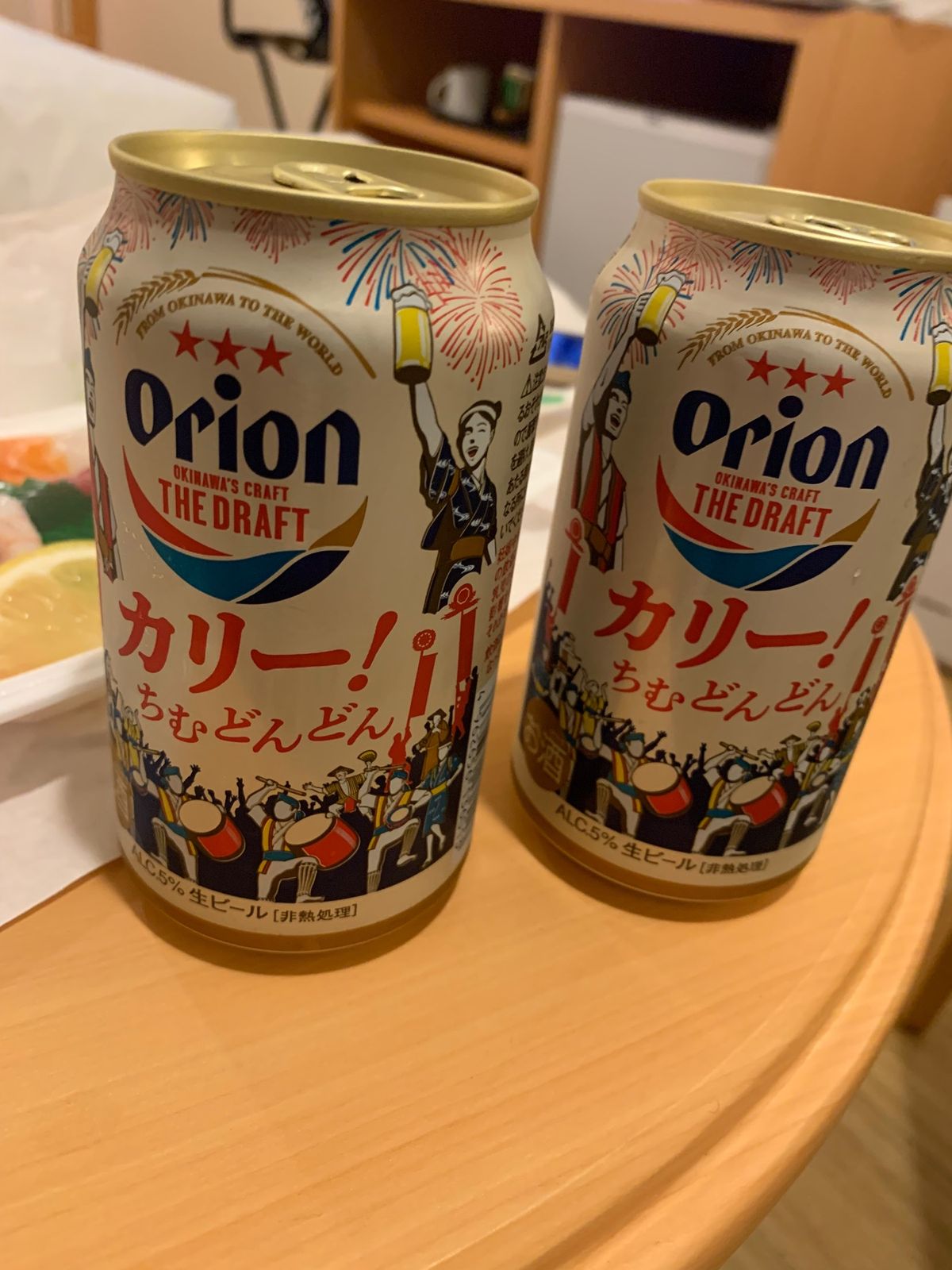 公設市場によりアテを仕入れ　ホテルでお部屋飲み
いただいたオリオンビールで...