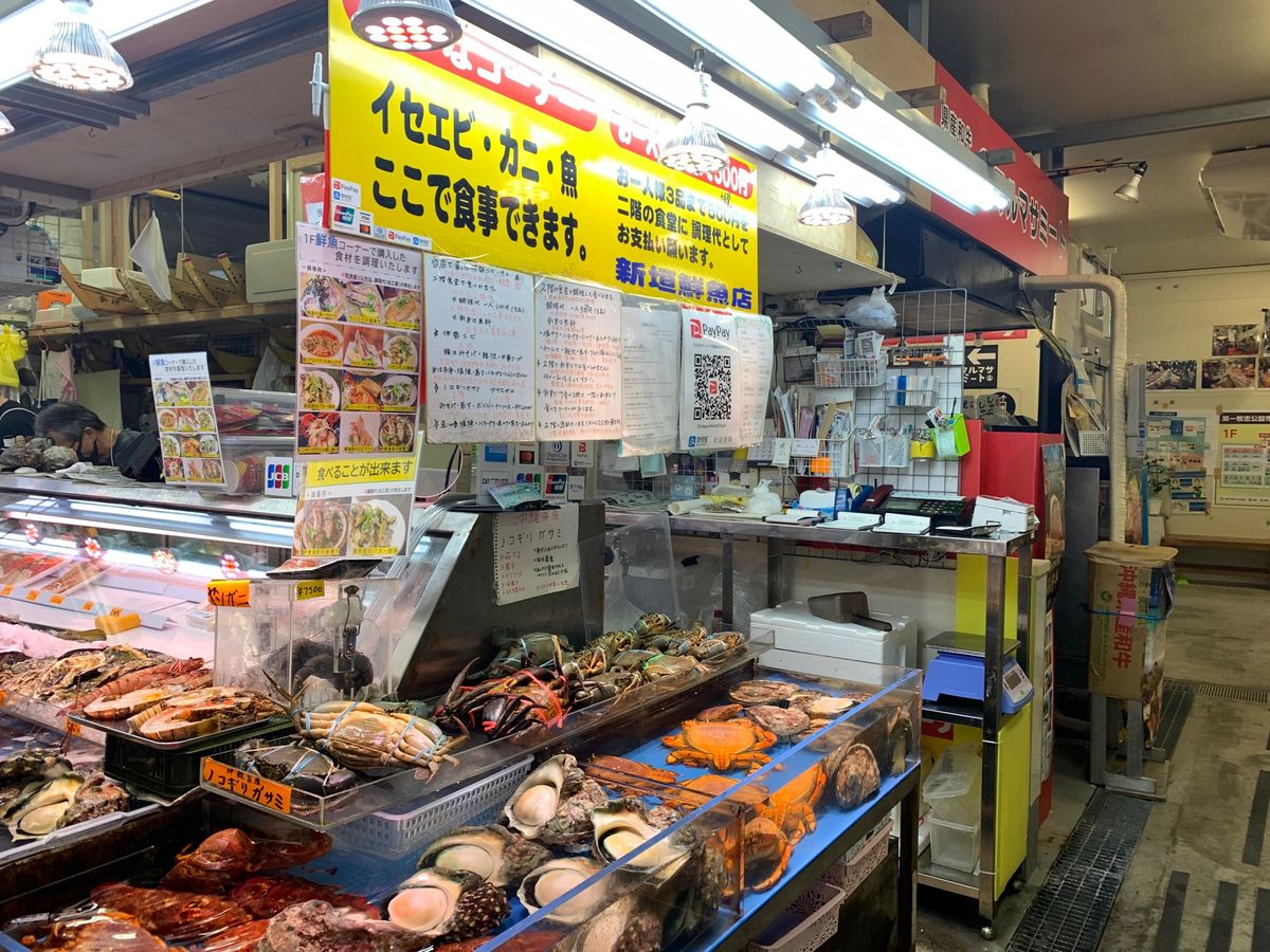 公設市場によりアテを仕入れ　ホテルでお部屋飲み
いただいたオリオンビールで...