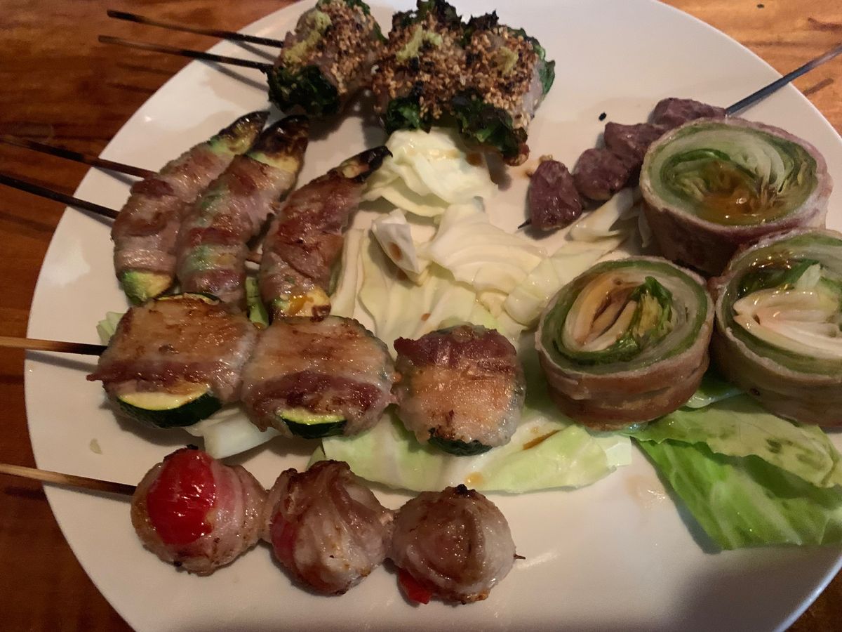 レンタカーを返却し
今日も栄町市場

予約したのは　あだん本店
串焼きの有...