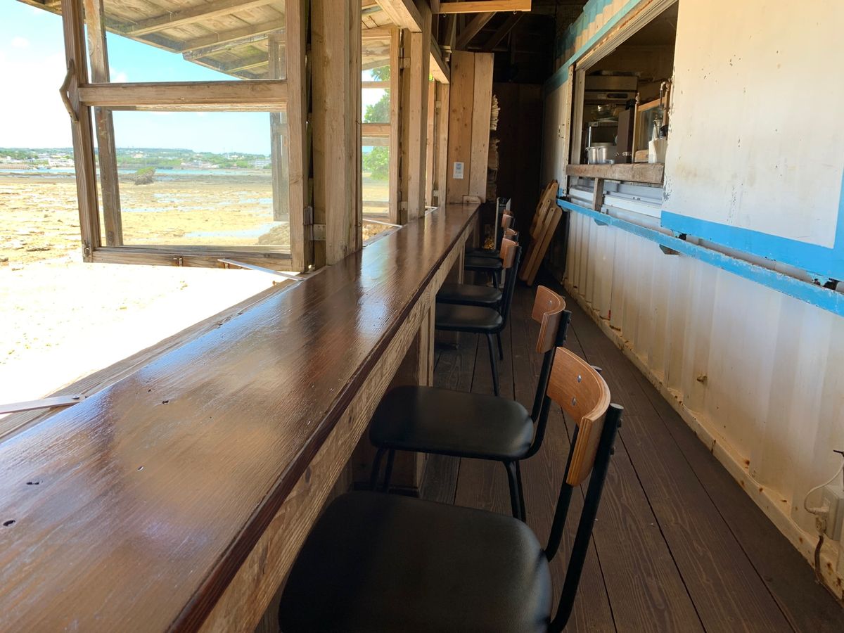 浜辺の茶屋でひと休み

奥武島にてんぷらを食べに行く予定なので
こちらでは...