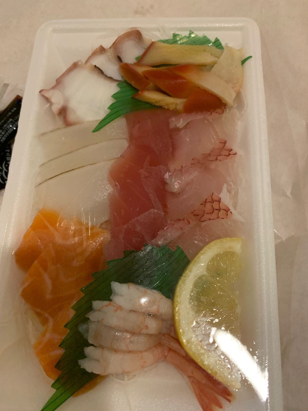 公設市場によりアテを仕入れ　ホテルでお部屋飲み
いただいたオリオンビールで...