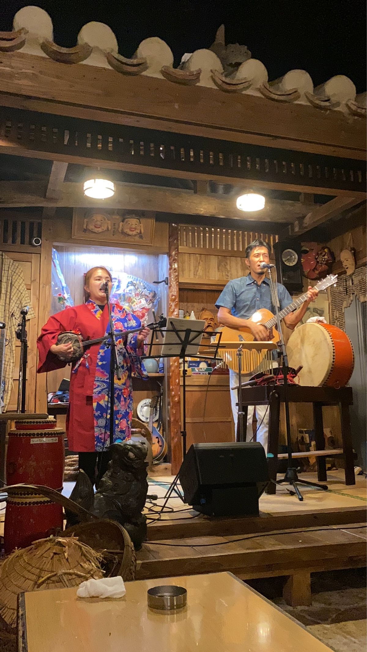 夜は島唄ライブ居酒屋。
楽し過ぎて食べ物を撮り忘れる失態。
海ぶどうやラフ...