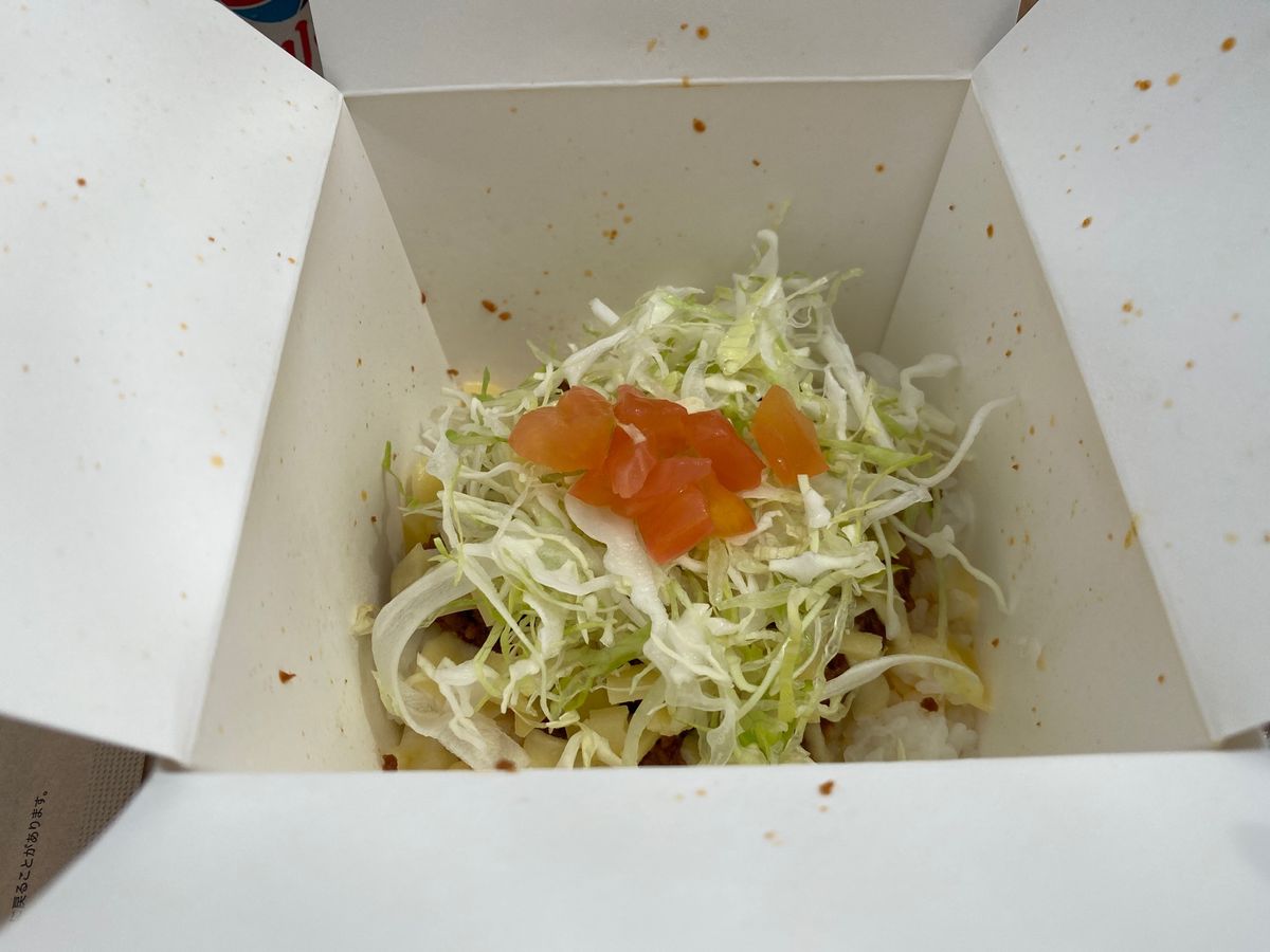 憧れの美ら海水族館！
沖縄で最初に食べたのはタコライスでした。