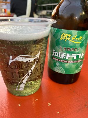 偶然オータムフェスト開催日でした！
ザンギをあてに函館と知床の地ビールを。