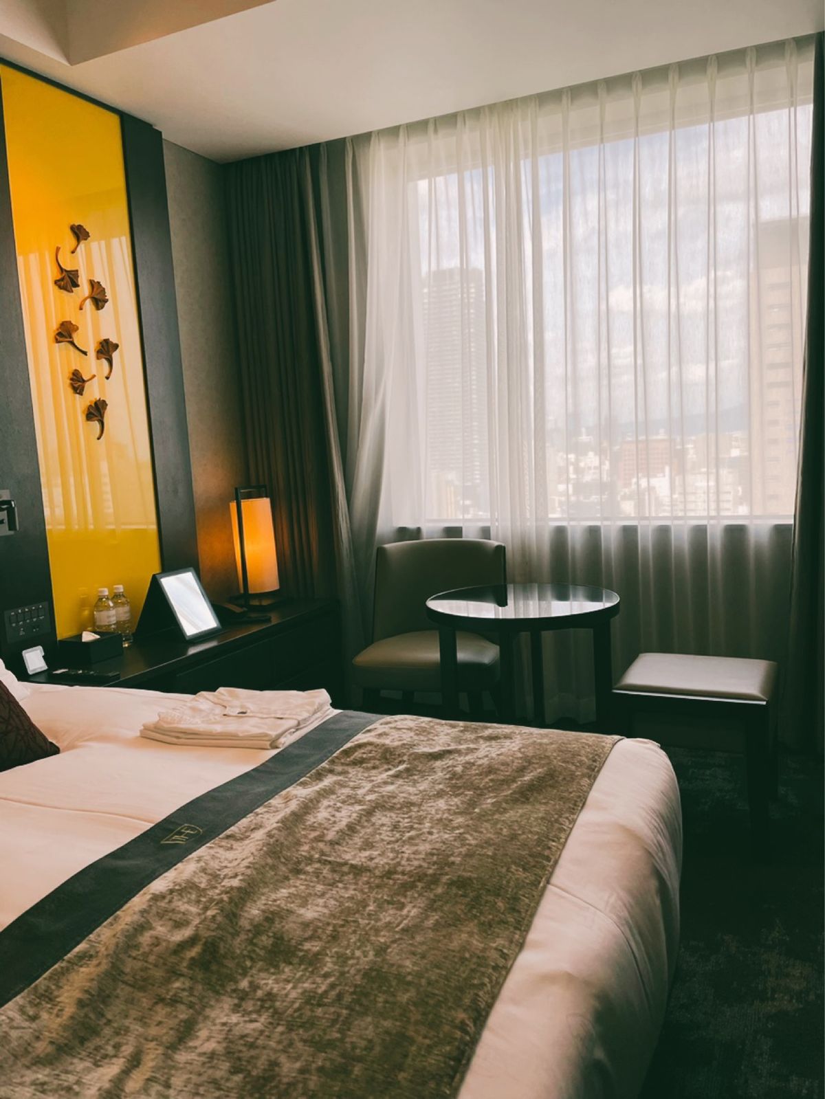 気になっていたツマガリでおみやげを買う
ホテルで自分も食べちゃった
ホテル...