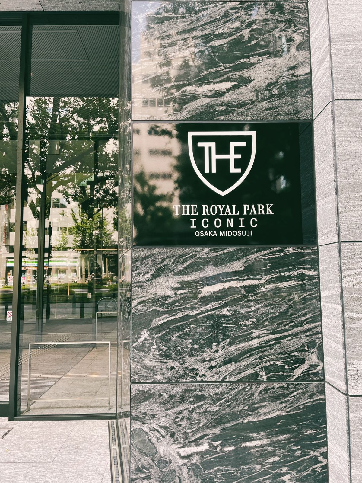 気になっていたツマガリでおみやげを買う
ホテルで自分も食べちゃった
ホテル...