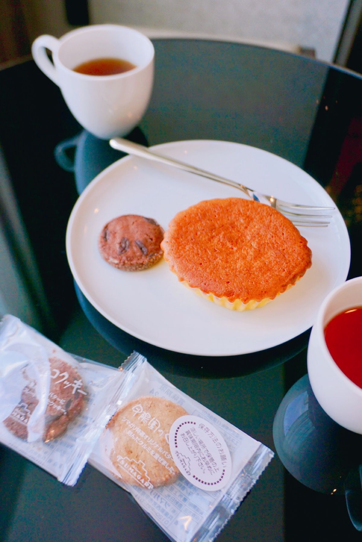 気になっていたツマガリでおみやげを買う
ホテルで自分も食べちゃった
ホテル...