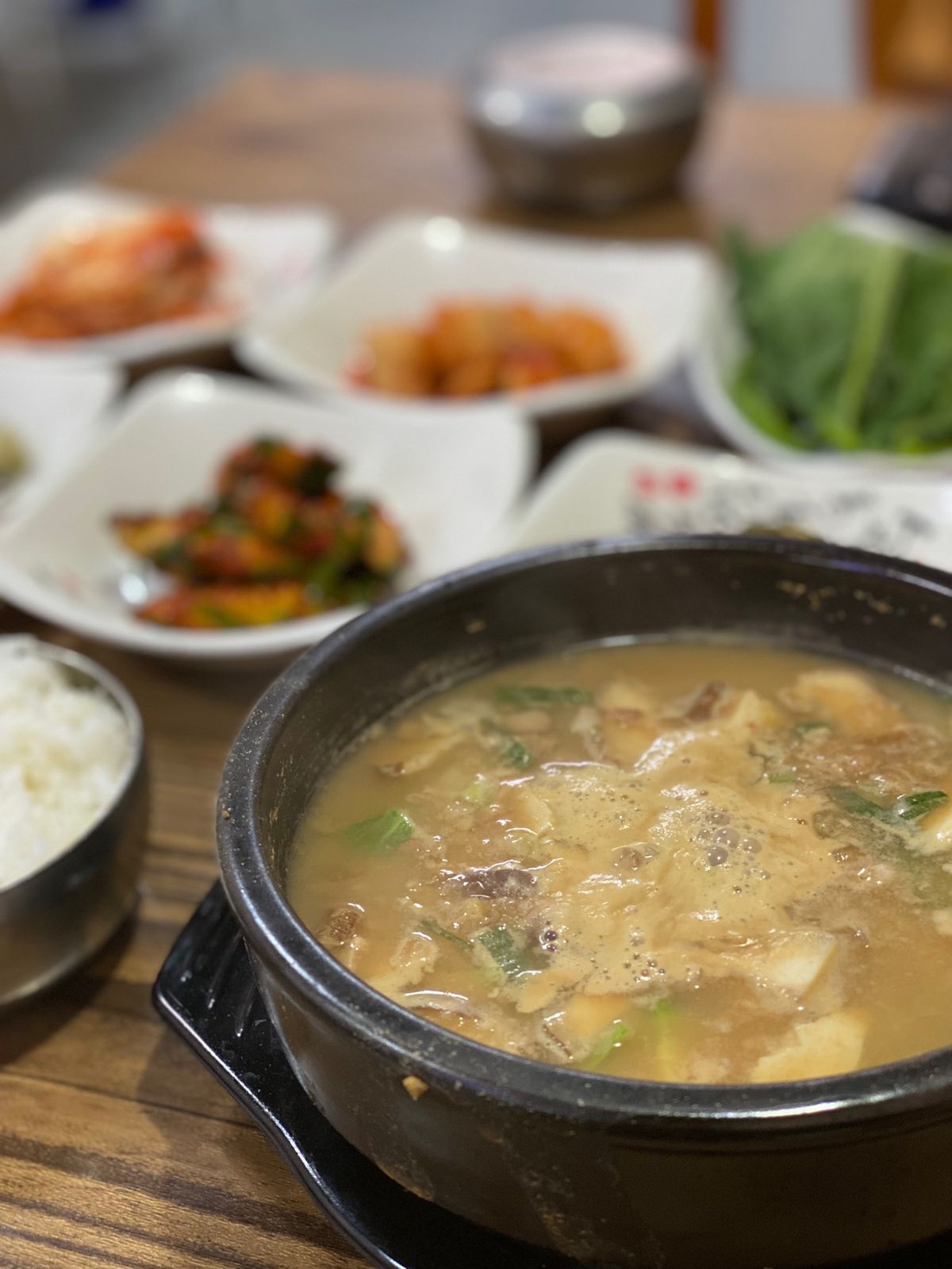 韓国旅6日目、全州2日目。
朝の散策のあと、朝食はチョングッチャン。