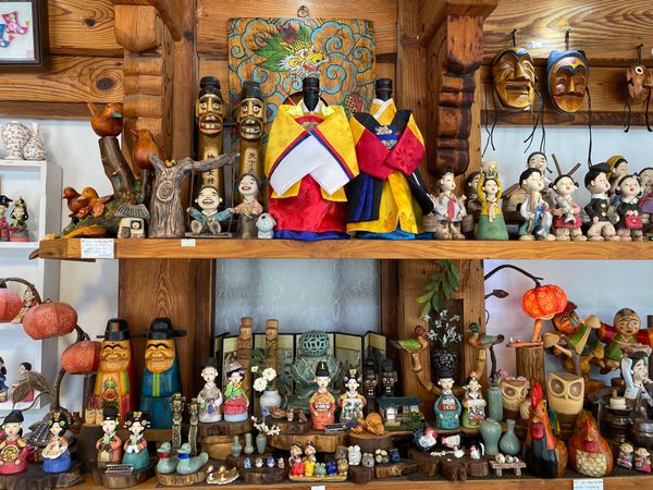 大韓民国 (韓国)・ソウル「韓国🇰🇷」の写真：北村韓屋村や、仁寺洞辺りをフラフラと歩く。