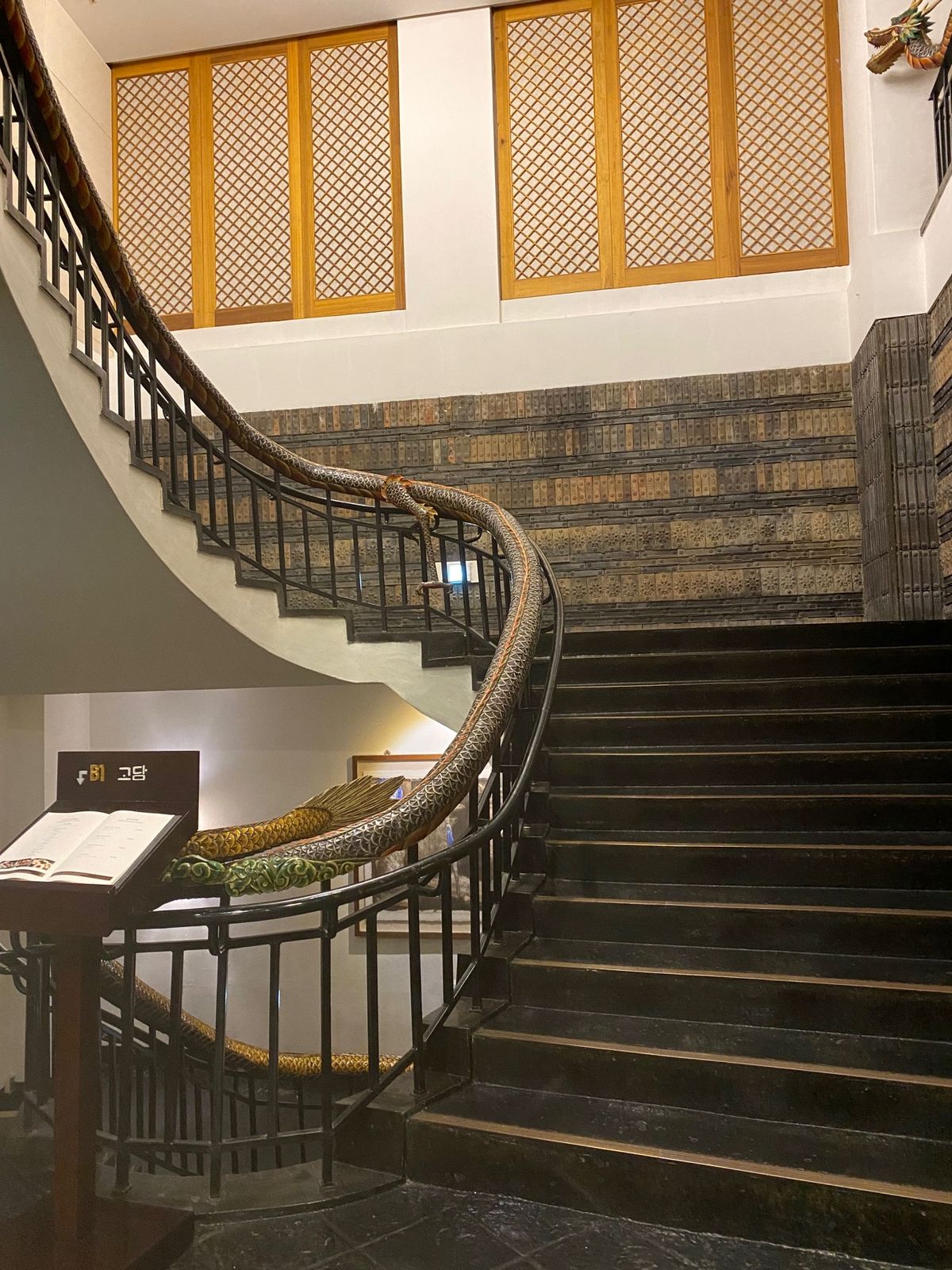 宿泊はコモドホテル釜山。
愛の不時着のロケをしたホテル。
何度も何度も繰り...