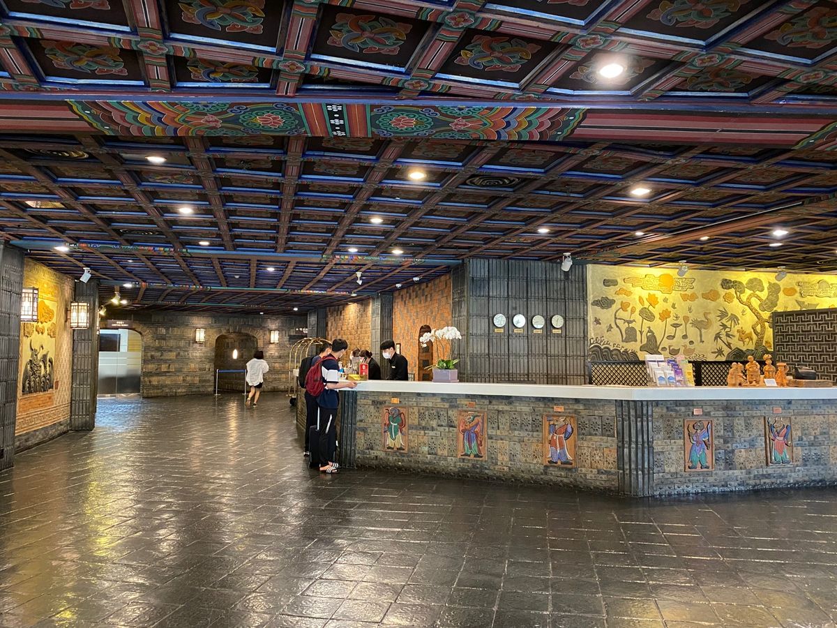 宿泊はコモドホテル釜山。
愛の不時着のロケをしたホテル。
何度も何度も繰り...