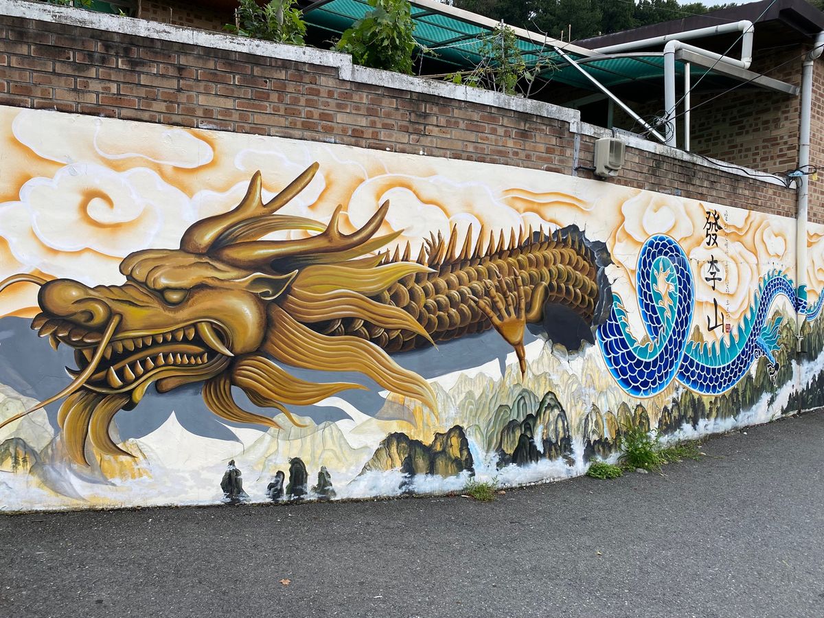 全州韓屋村から歩いて20分程度にあるチャマン壁画村へ。壁画のクォリティが高い‼️