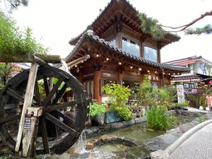 全州韓屋村へ。
昼食はシレギコンドゥレパプ。
野菜たくさんでヘルシーなのに...