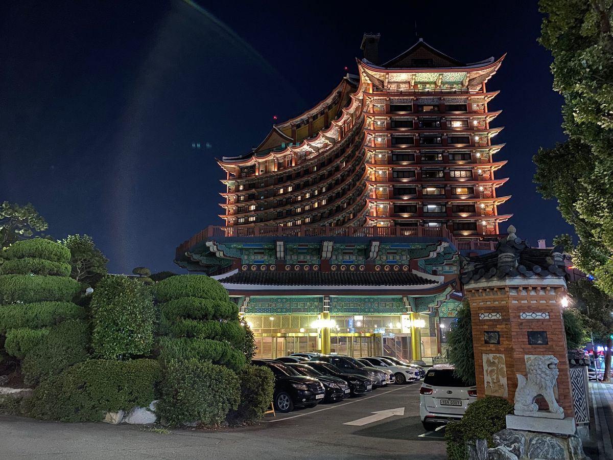 宿泊はコモドホテル釜山。
愛の不時着のロケをしたホテル。
何度も何度も繰り...