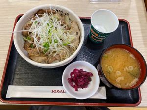 赤城高原S.A.
まずはお昼ごはん
ブー太郎おすすめの
上州豚丼🐷
美味し...