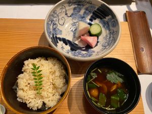 山水亭夕飯その4
ご飯からデザート

お部屋にはお夜食も✨

最後の写真は...