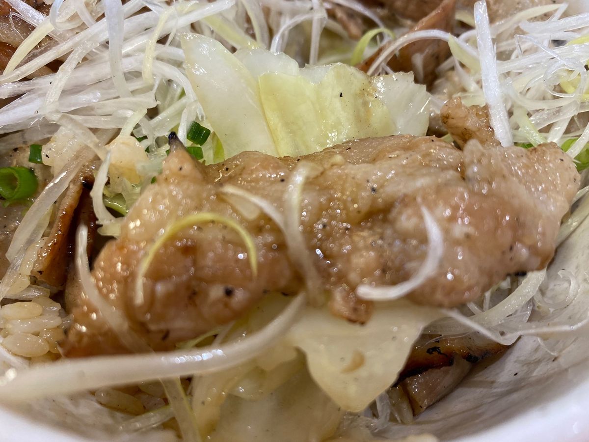 赤城高原S.A.
まずはお昼ごはん
ブー太郎おすすめの
上州豚丼🐷
美味し...