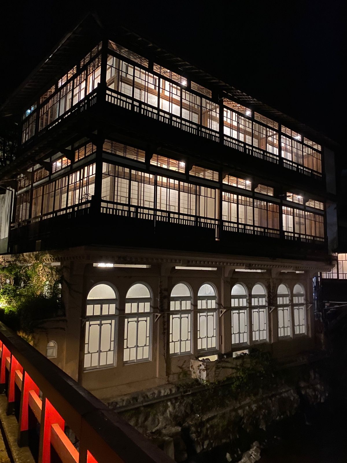 夜の積善館をお散歩🚶‍♀️
歴史を堪能できます✨