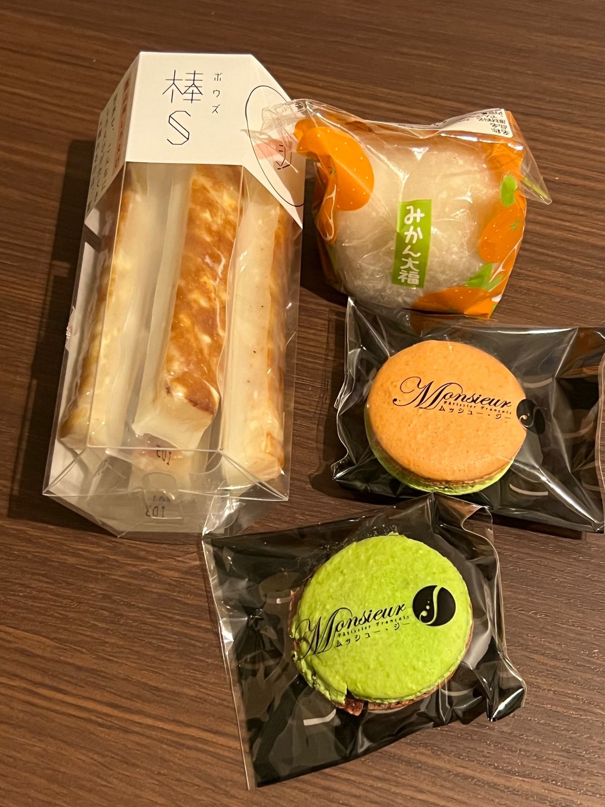 売り場のお姉さんが
「私は世界一美味しいマカロンだと思ってます！！」って勧...