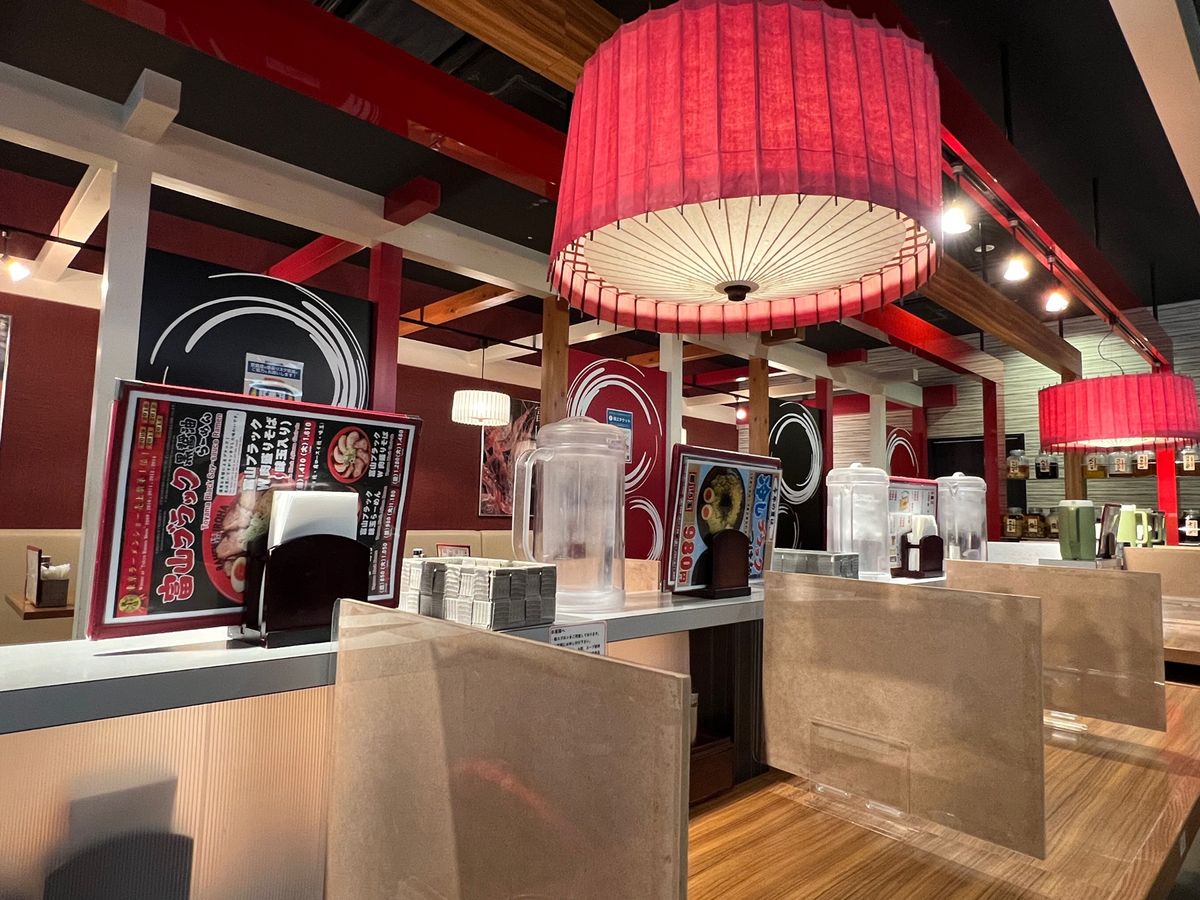 富山といえば富山ブラック🍜
今回は麺屋いろはへ🚶‍♀️

強烈な見た目に反...