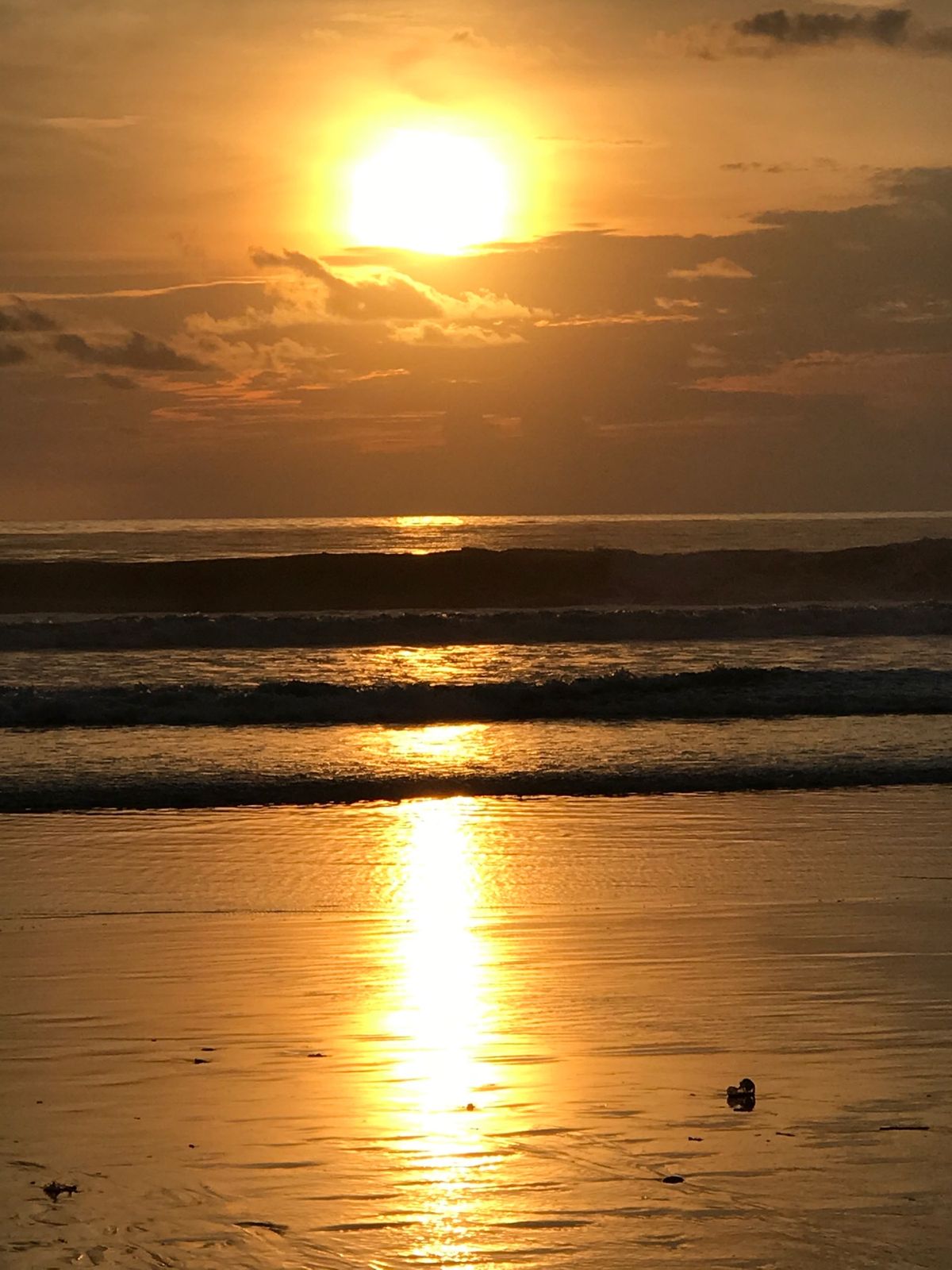 レギャンのビーチの夕陽がとてもキレイ。