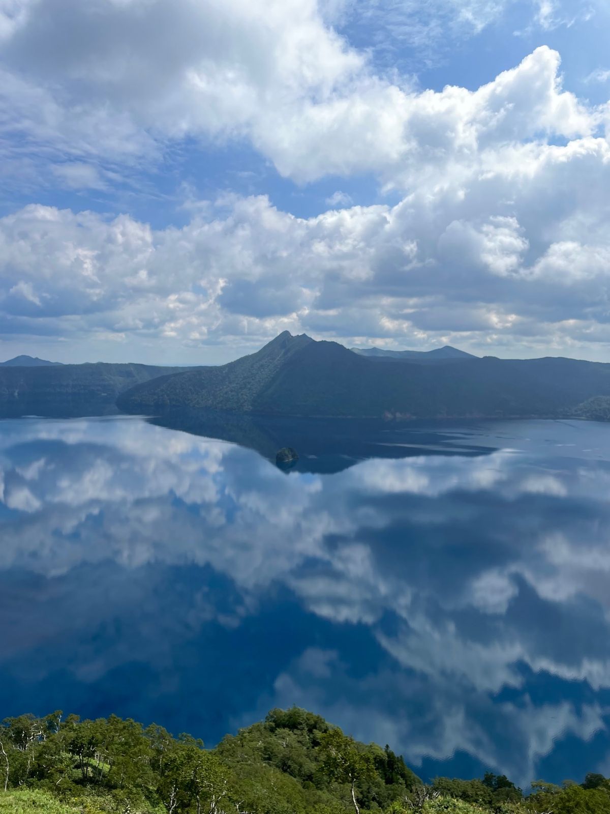 霧の摩周湖、快晴！
と思ったら雲が少し出てきた。
できたばかりの綺麗なカム...