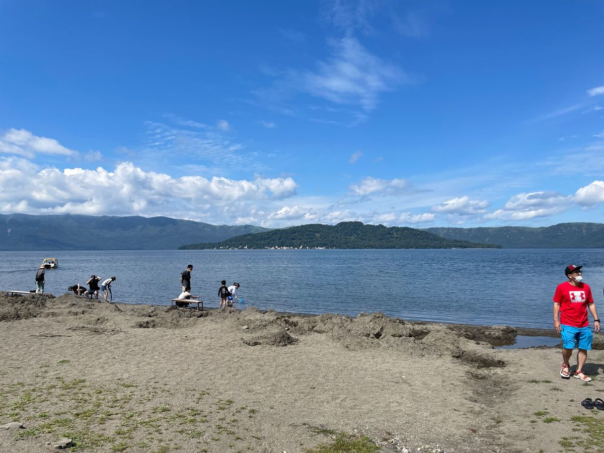 ２日目、屈斜路湖。
よく晴れてて、湖も緑も綺麗😆
酷暑の関東から来ると、本...