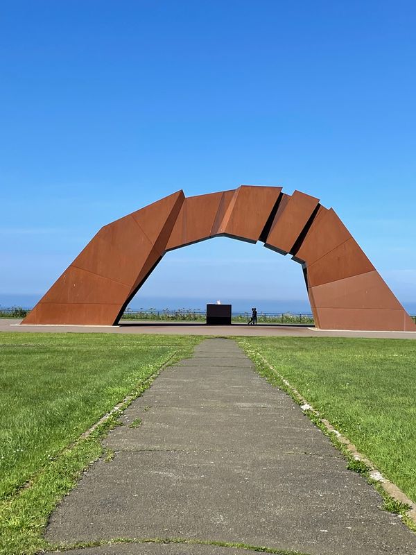 日本・北海道「爽やか！夏の北海道」の写真：牧場を両側に見ながら東に移動して根室の先...