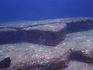 海底遺跡
目で見たよりキレイに写ってました♪
やっぱこれは人工的でしょう！！