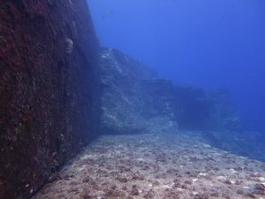 海底遺跡
目で見たよりキレイに写ってました♪
やっぱこれは人工的でしょう！！