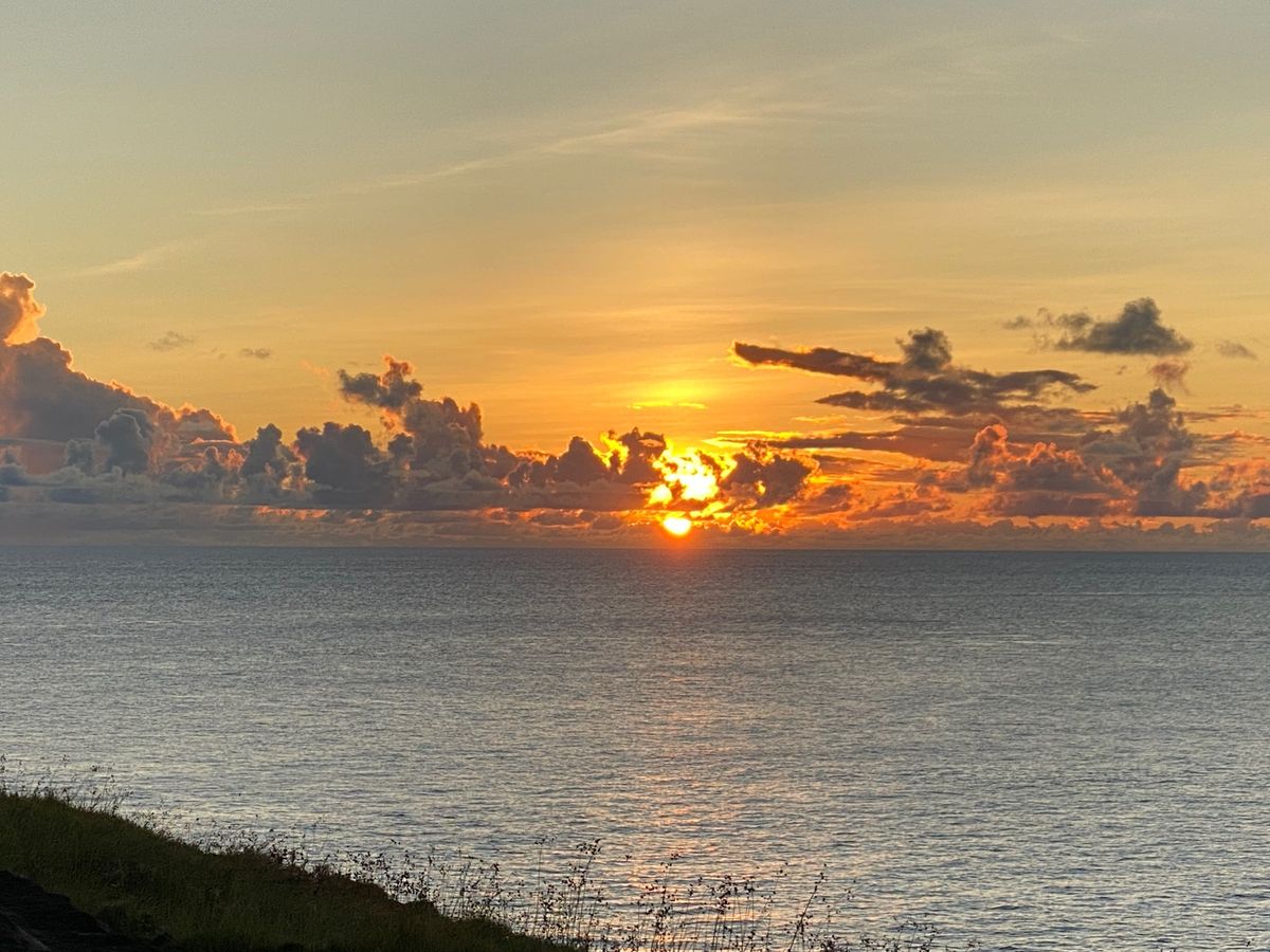 久部良バリ
日本で最後に夕日が沈む場所。
とても素敵な場所なのだけど、
そ...