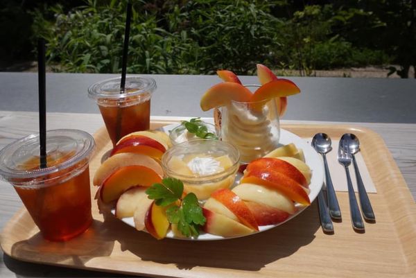 日本・山梨県「1日10食限定 季節のフルーツプレート🍑」の写真