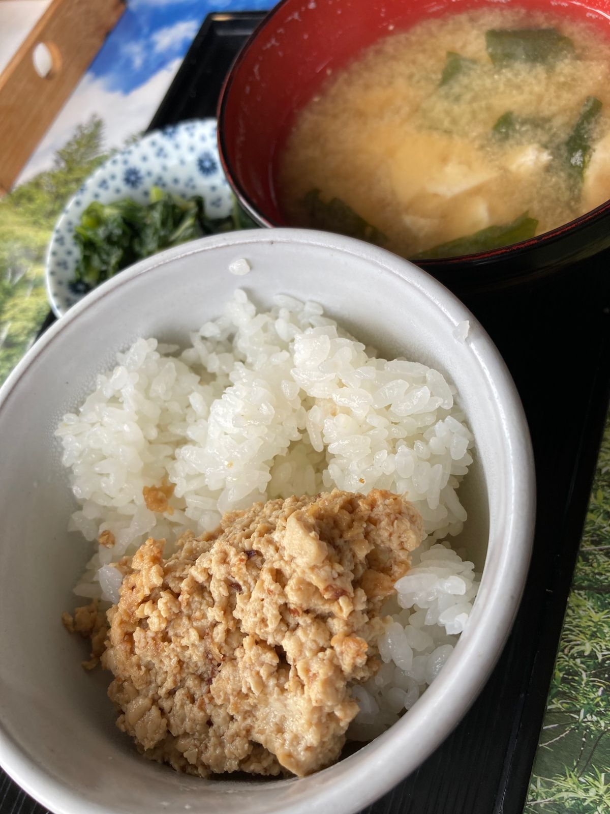豆腐づくし定食の続き。
撮り忘れたおからサラダの後、豆腐の味噌汁とご飯。ご...