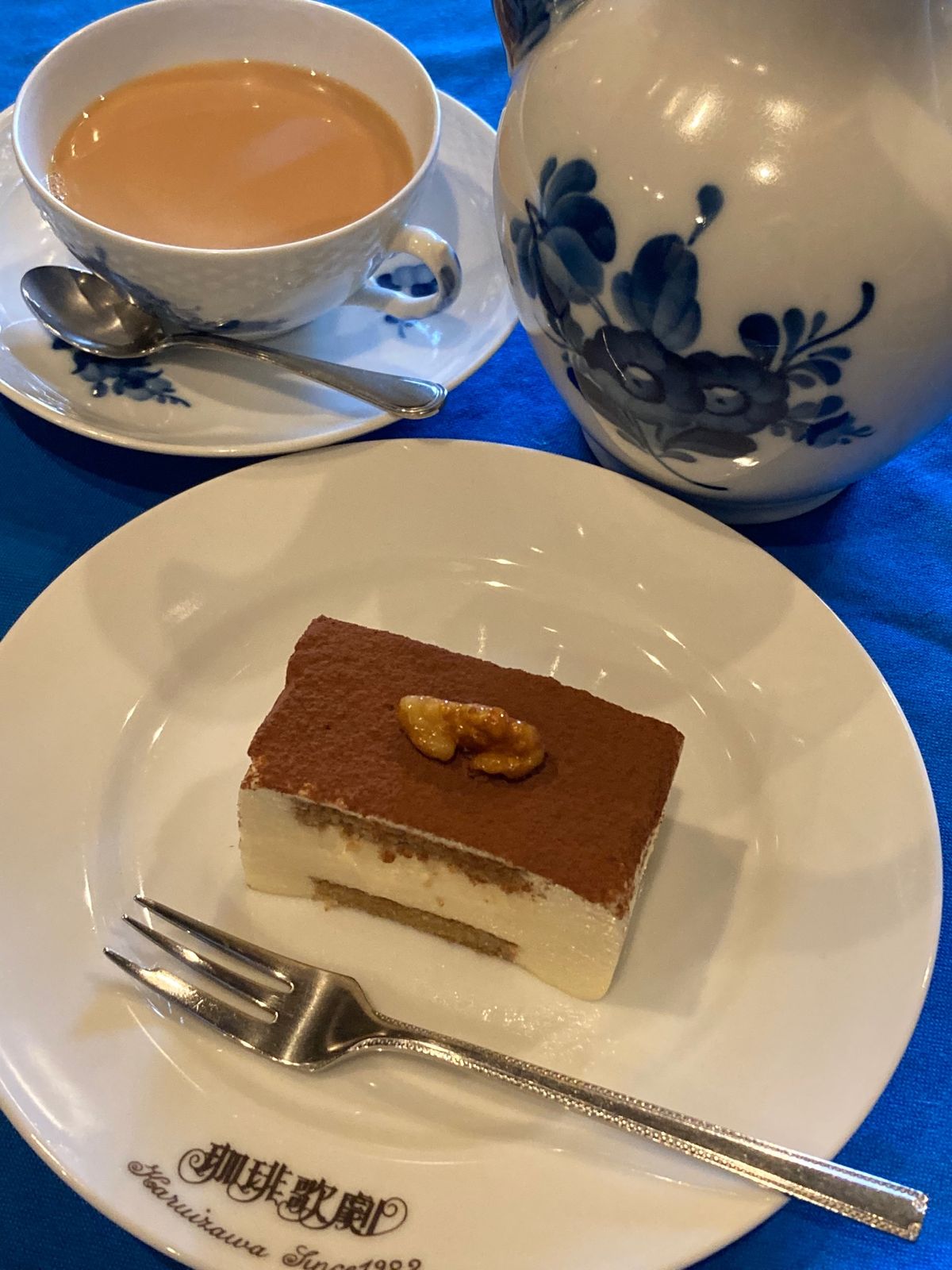 豆腐づくし定食の続き。
撮り忘れたおからサラダの後、豆腐の味噌汁とご飯。ご...