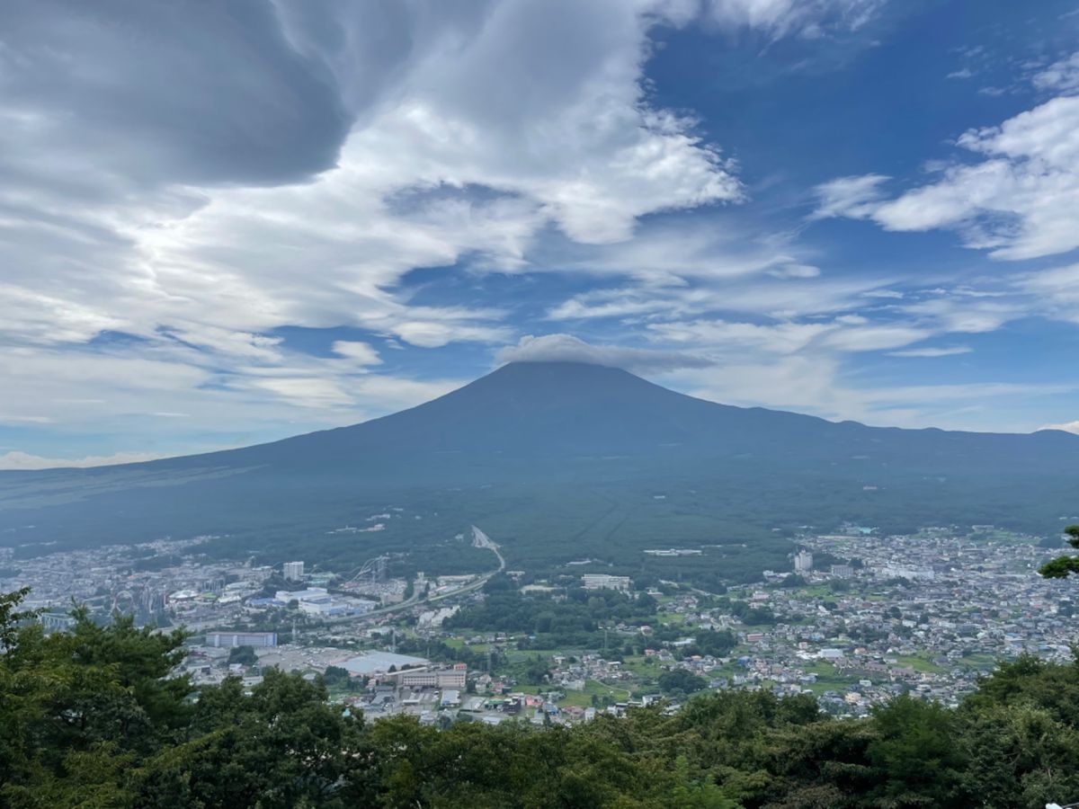 河口湖ロープウェイ。天気がよければ、富士山と河口湖の絶景が楽しめる。