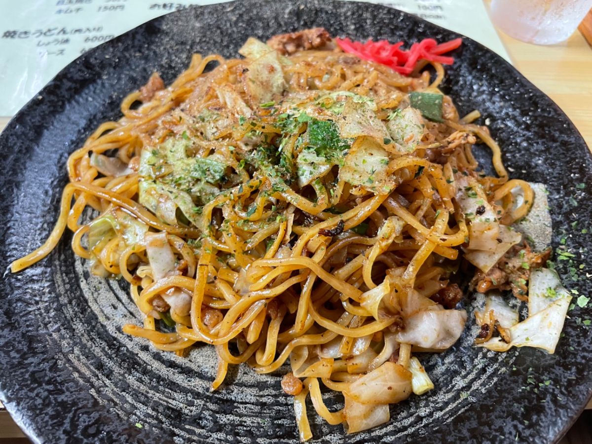 白糸の滝近くで富士宮焼きそばもいただきました。