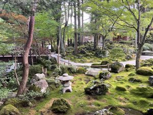 宿泊は富士山温泉。庭園が美しい旅館でした。
