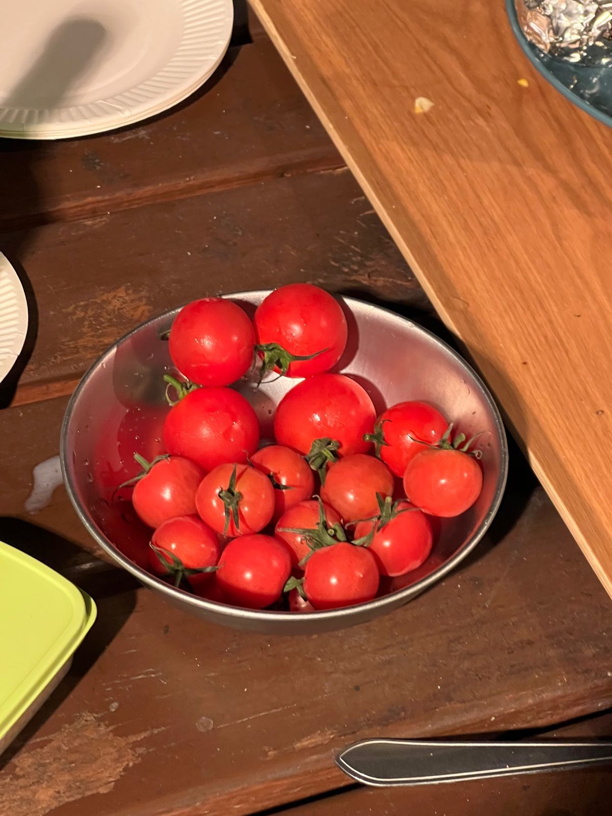夕飯はコテージで増毛の食材を使った調理体験。
どれも美味しかったけどトウモ...