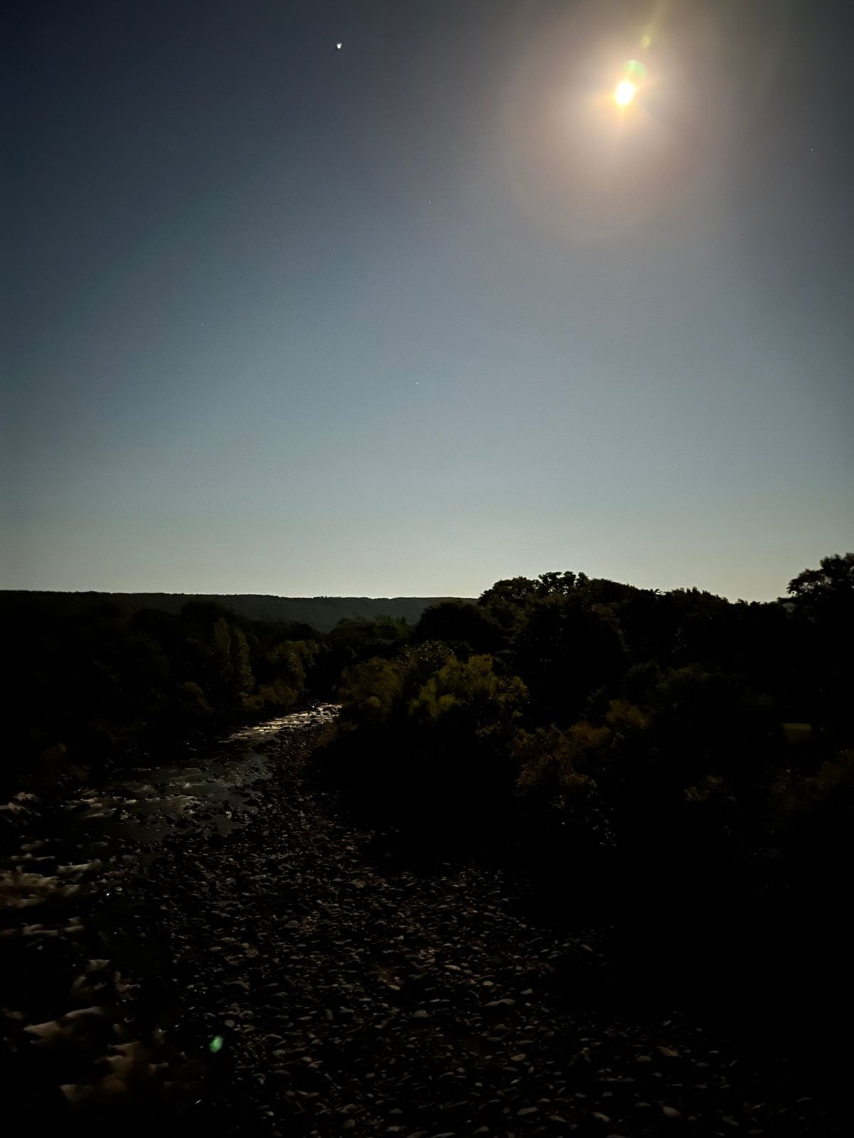 この日は満月
満月も素晴らしかったけど、新月だとやばい天の川が撮れそう〜