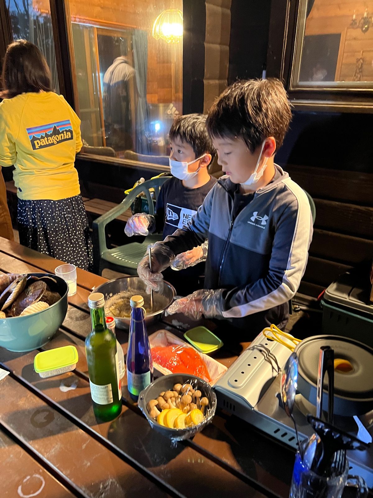 夕飯はコテージで増毛の食材を使った調理体験。
どれも美味しかったけどトウモ...