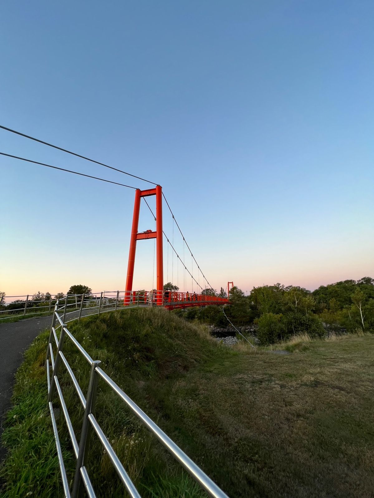 テント設営後は『オーベルジュましけ』というホテルの温泉へ。そこで見た夕日が...