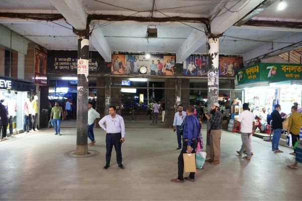 バングラデシュ・Chittagong「バングラデシュ出張1」の写真：中規模の商業施設。ショッピングモールはない