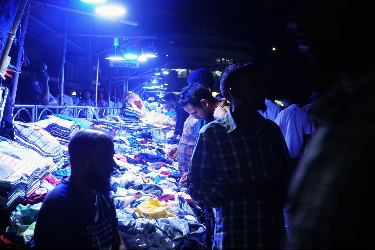 中規模の商業施設。ショッピングモールはない