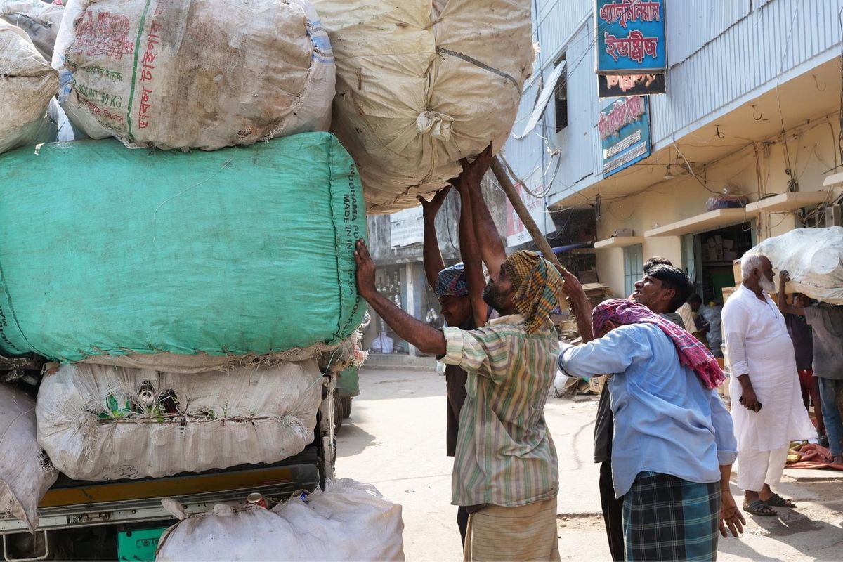仕事してる人々
