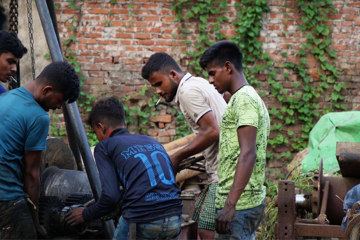 仕事してる人々