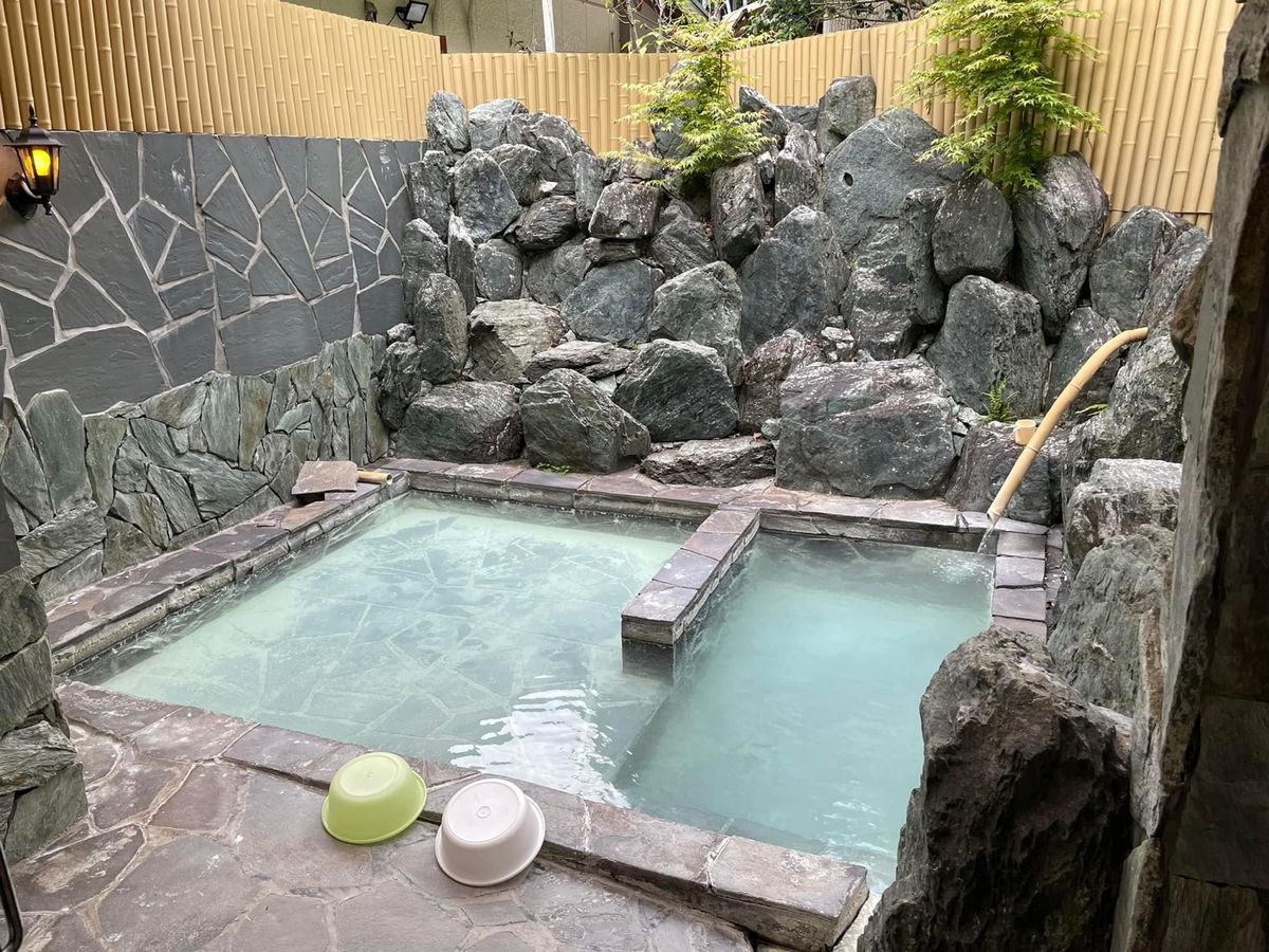 熊本杖立温泉の鯉のぼり
山川温泉と吾亦紅のそば