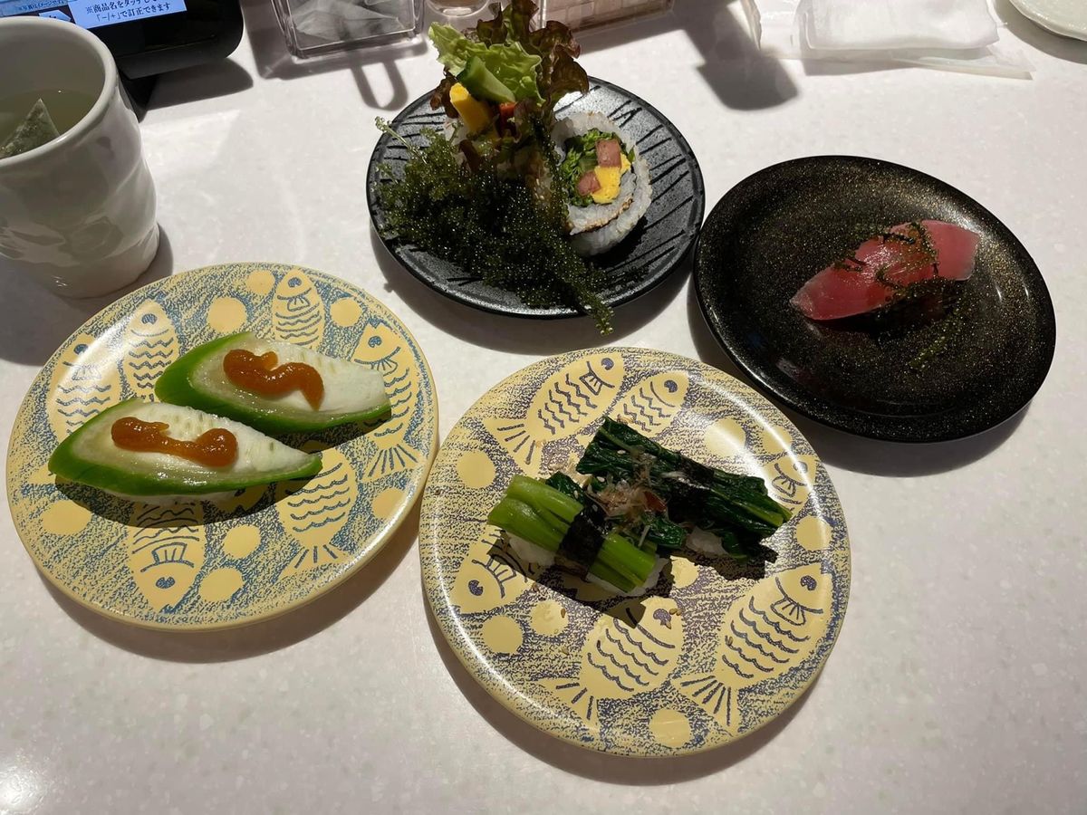 沖縄グルメ
フーチャンプルー、ちゃんぽん、琉球寿司、沖縄そば