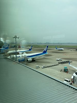 出発前の羽田空港で腹ごしらえ。
