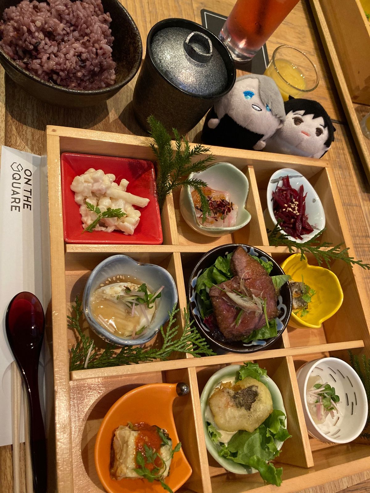 夜はなんばの高島屋にあるお店でいただきました。いろんなものを少しずつ食べら...